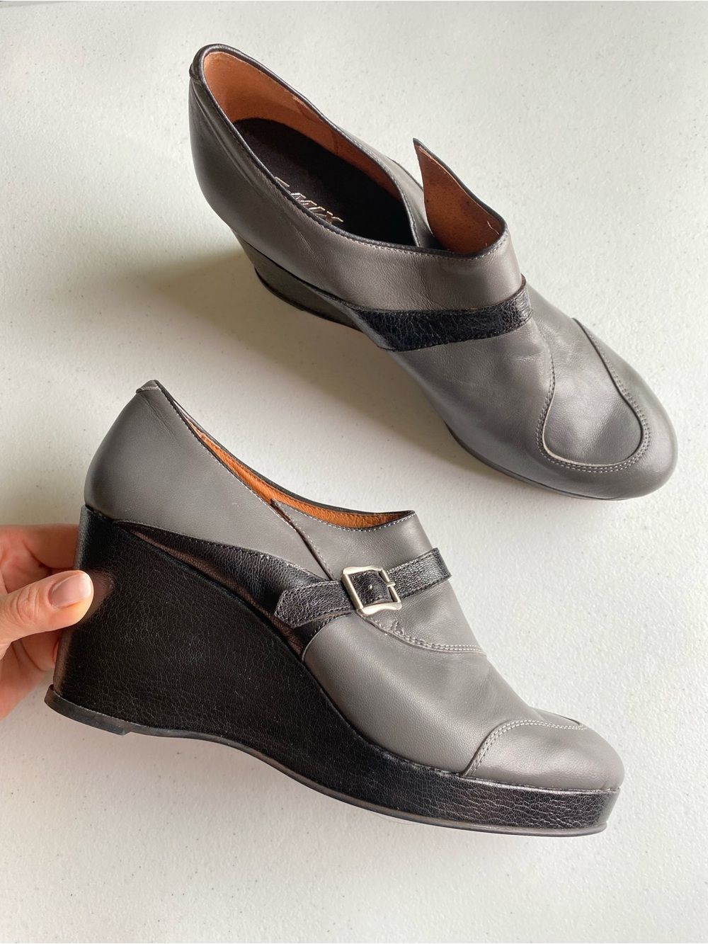 Re-mix deluxe vintage classics size 10 grey and black leather wedge